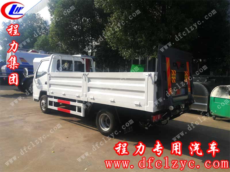 程力集團(tuán)國(guó)六唐駿歐鈴?fù)把b垃圾車，裝配液壓尾板，車廂可選裝側(cè)翻欄板，方便空桶搬運(yùn)
